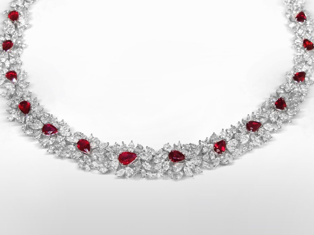 Elegant 18k White Gold 10.96ct (TW) Ruby and Diamond Necklace