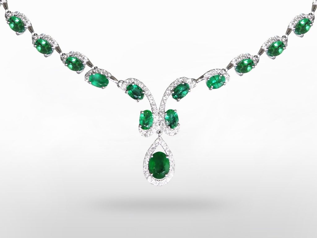 14k White Gold 18ct (TW) Emerald and Diamond Necklace