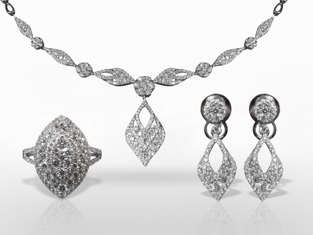 Exquisite 18k White Gold Cluster Diamond Necklace Earrings and Ring Set